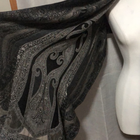 Gorgeous Scarf With Fringe-77x19-Black/White/Gray-EUC - Picture 6 of 15